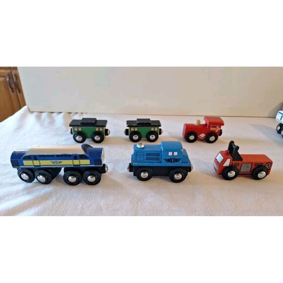 15 Pc Maxim Circo + Wooden Train 2010 Track Wood Lot Engines Cars Fire Trucks - Picture 3 of 7